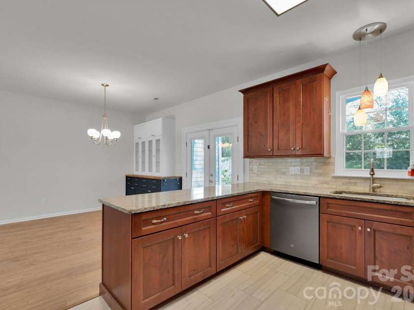 1206 Rising Oak Drive, Charlotte, NC 28206.  MLS# CAR4362312, YatesRealty ID 6820. 