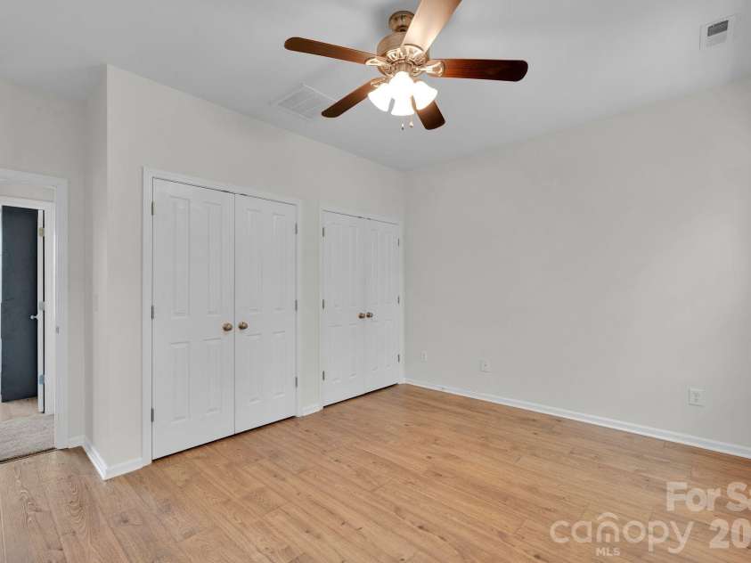 1206 Rising Oak Drive, Charlotte, NC 28206.  MLS# CAR4362312, YatesRealty ID 6820. 