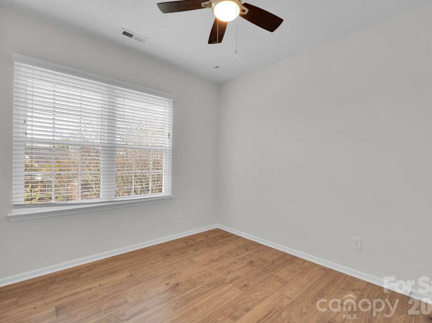 1206 Rising Oak Drive, Charlotte, NC 28206.  MLS# CAR4362312, YatesRealty ID 6820. 