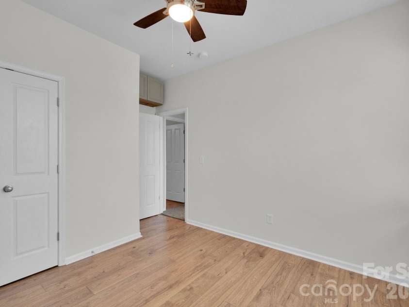1206 Rising Oak Drive, Charlotte, NC 28206.  MLS# CAR4362312, YatesRealty ID 6820. 