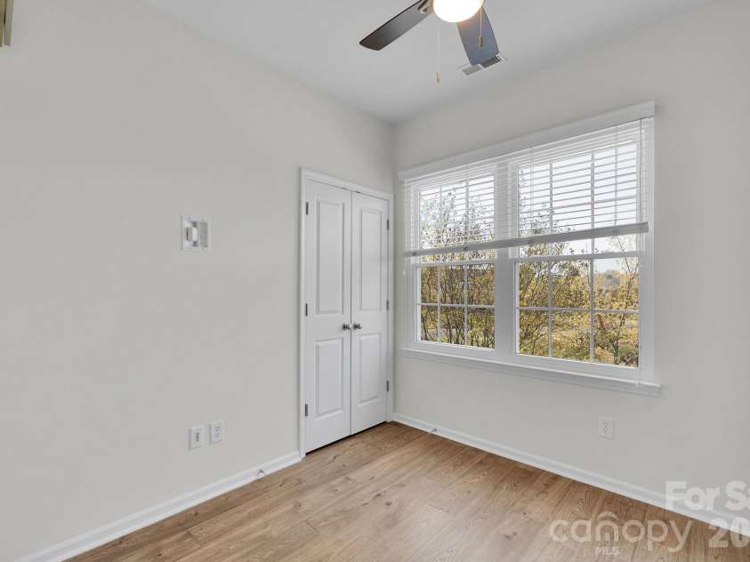 1206 Rising Oak Drive, Charlotte, NC 28206.  MLS# CAR4362312, YatesRealty ID 6820. 