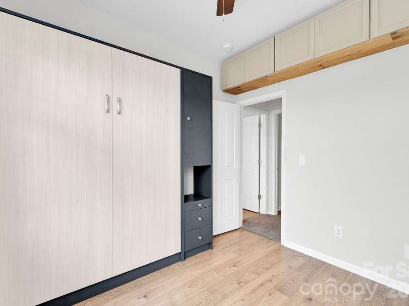 1206 Rising Oak Drive, Charlotte, NC 28206.  MLS# CAR4362312, YatesRealty ID 6820. 