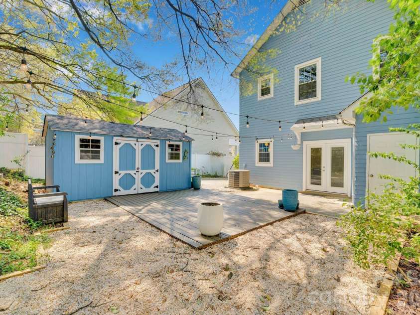 1206 Rising Oak Drive, Charlotte, NC 28206.  MLS# CAR4362312, YatesRealty ID 6820. 
