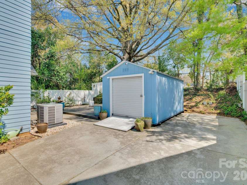 1206 Rising Oak Drive, Charlotte, NC 28206.  MLS# CAR4362312, YatesRealty ID 6820. 