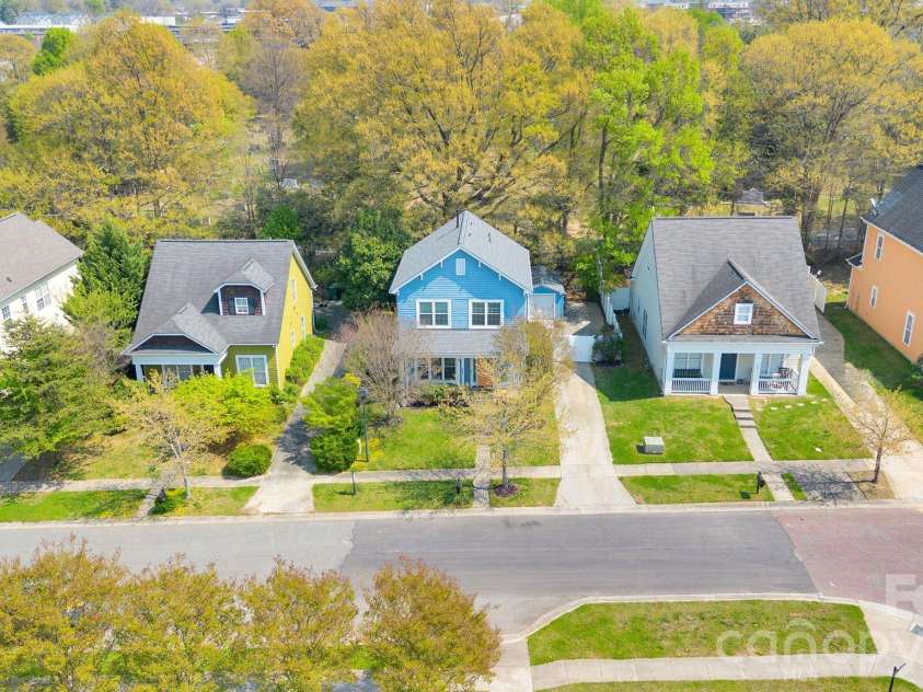 1206 Rising Oak Drive, Charlotte, NC 28206.  MLS# CAR4362312, YatesRealty ID 6820. 