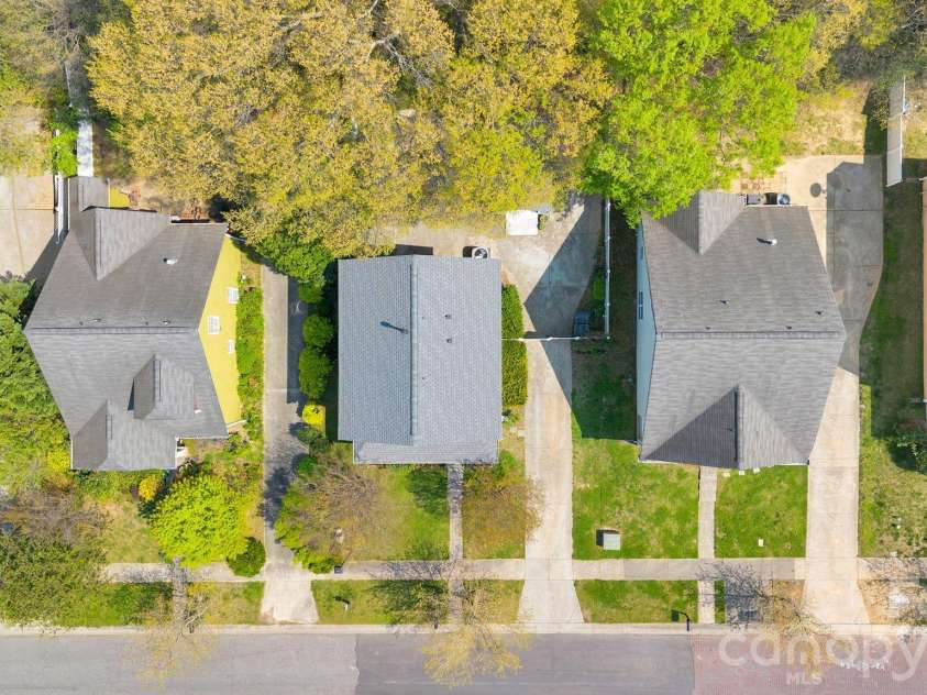 1206 Rising Oak Drive, Charlotte, NC 28206.  MLS# CAR4362312, YatesRealty ID 6820. 