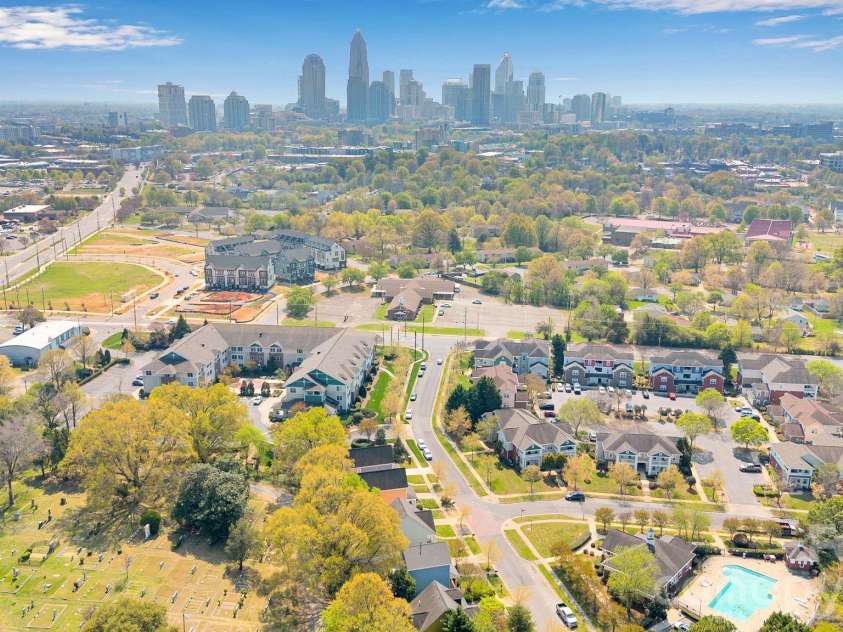1206 Rising Oak Drive, Charlotte, NC 28206.  MLS# CAR4362312, YatesRealty ID 6820. 