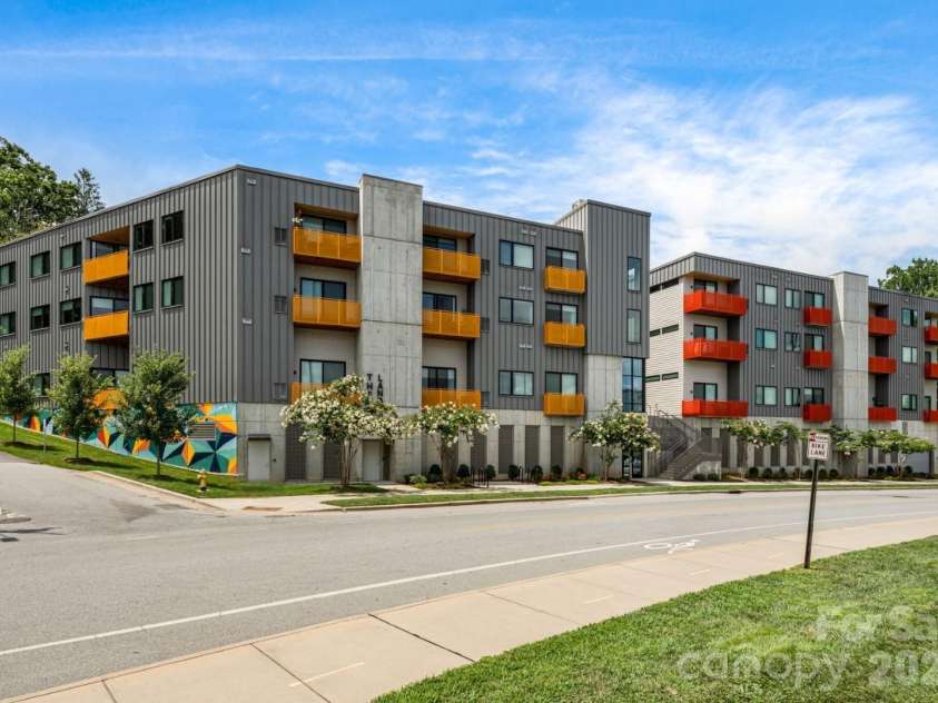 68 Craven Street, Asheville, NC 28806.  MLS# CAR4290430, YatesRealty ID 6820. 