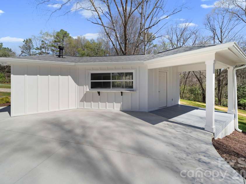 913 Kelly Road, Mount Holly, NC 28120.  MLS# CAR4358820, YatesRealty ID 6821. 