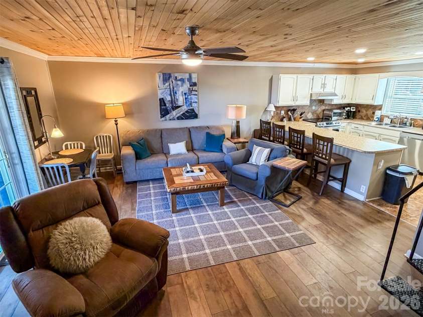 174 Grouse Moor Drive, Sugar Mountain, NC 28604.  MLS# CAR4336083, YatesRealty ID 6823. 