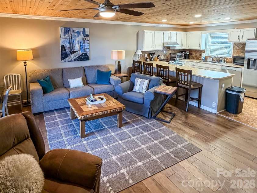 174 Grouse Moor Drive, Sugar Mountain, NC 28604.  MLS# CAR4336083, YatesRealty ID 6823. 