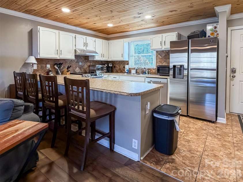 174 Grouse Moor Drive, Sugar Mountain, NC 28604.  MLS# CAR4336083, YatesRealty ID 6823. 