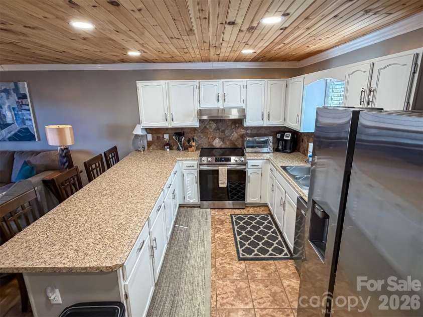 174 Grouse Moor Drive, Sugar Mountain, NC 28604.  MLS# CAR4336083, YatesRealty ID 6823. 