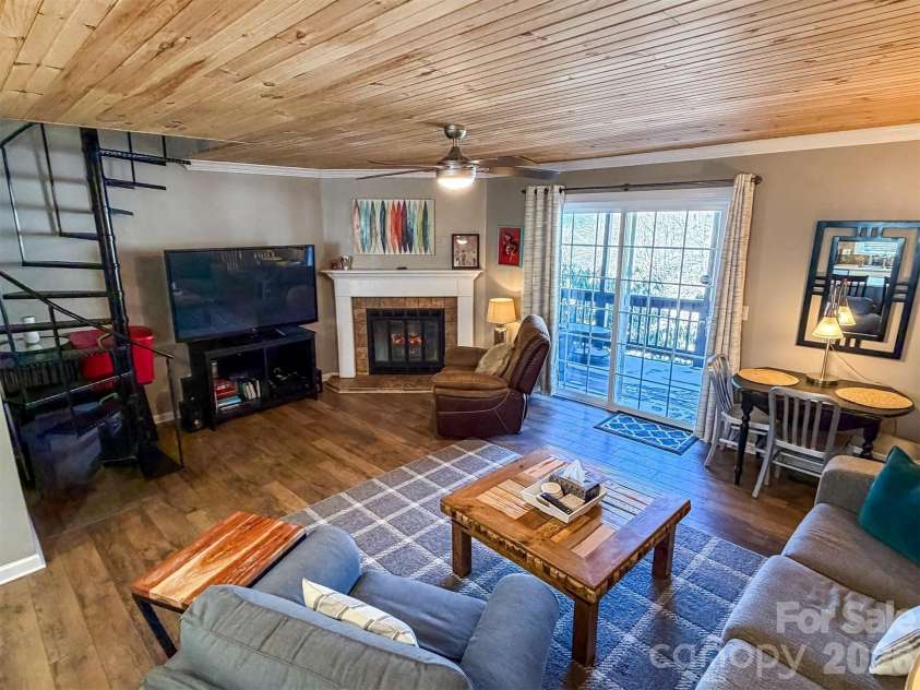 174 Grouse Moor Drive, Sugar Mountain, NC 28604.  MLS# CAR4336083, YatesRealty ID 6823. 