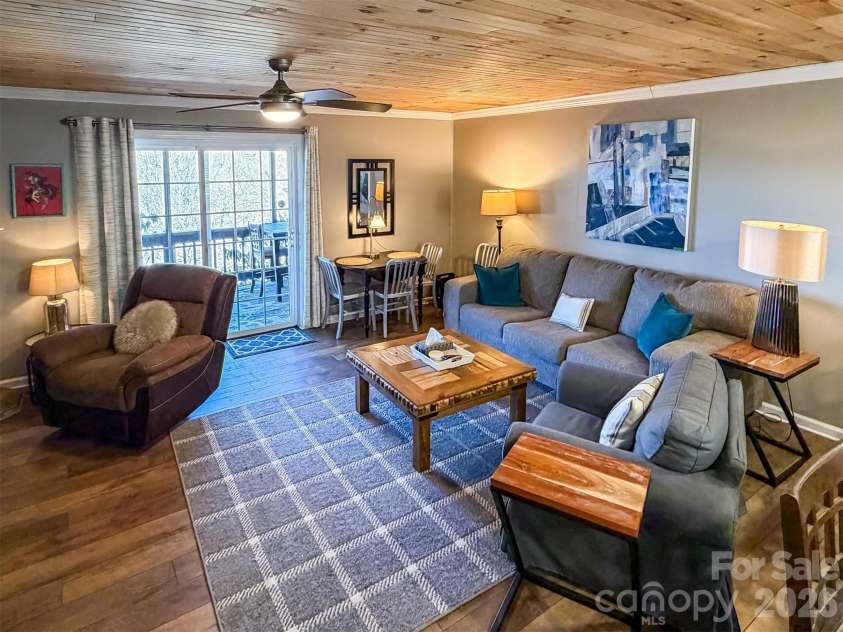 174 Grouse Moor Drive, Sugar Mountain, NC 28604.  MLS# CAR4336083, YatesRealty ID 6823. 