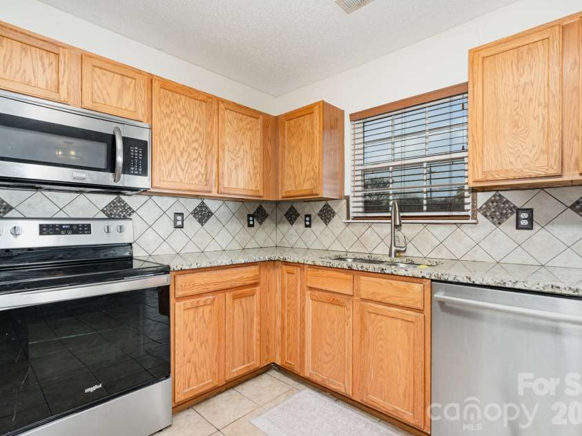 14121 Rouda Lane, Charlotte, NC 28269.  MLS# CAR4316294, YatesRealty ID 6824. 