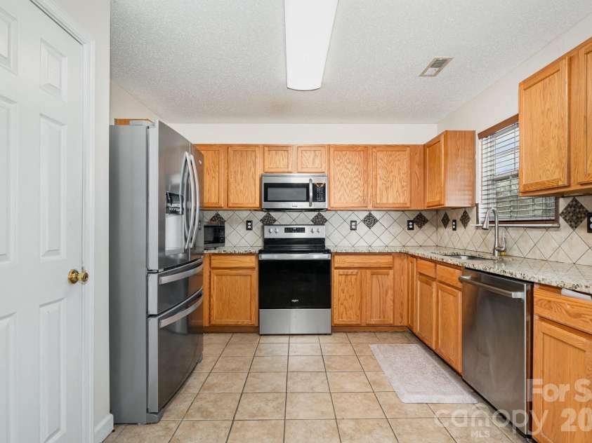 14121 Rouda Lane, Charlotte, NC 28269.  MLS# CAR4316294, YatesRealty ID 6824. 