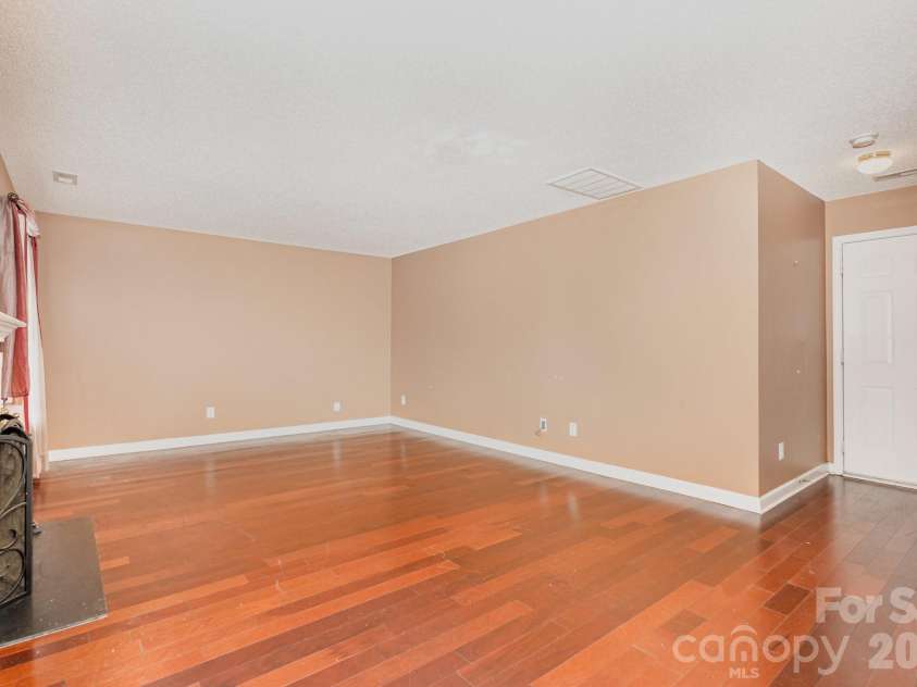 14121 Rouda Lane, Charlotte, NC 28269.  MLS# CAR4316294, YatesRealty ID 6824. 