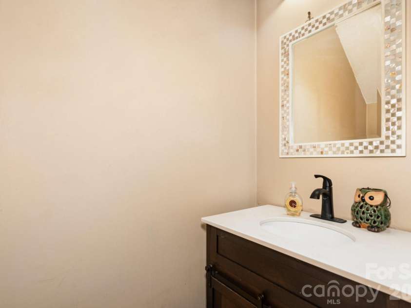 14121 Rouda Lane, Charlotte, NC 28269.  MLS# CAR4316294, YatesRealty ID 6824. 