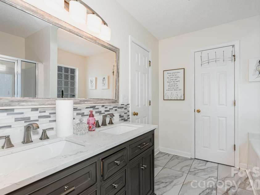 14121 Rouda Lane, Charlotte, NC 28269.  MLS# CAR4316294, YatesRealty ID 6824. 