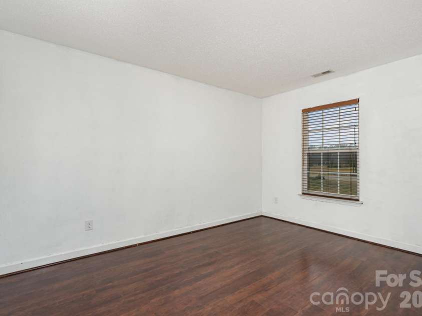 14121 Rouda Lane, Charlotte, NC 28269.  MLS# CAR4316294, YatesRealty ID 6824. 