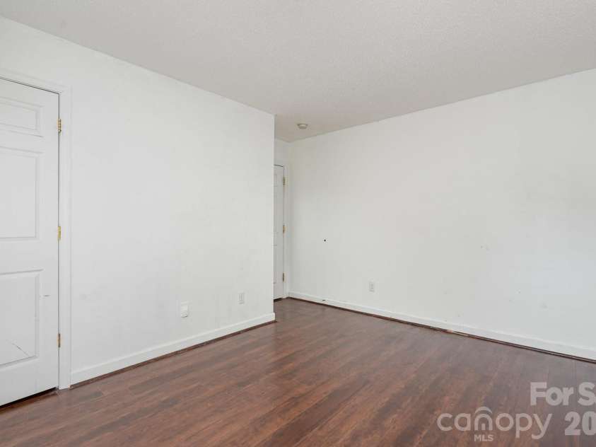 14121 Rouda Lane, Charlotte, NC 28269.  MLS# CAR4316294, YatesRealty ID 6824. 