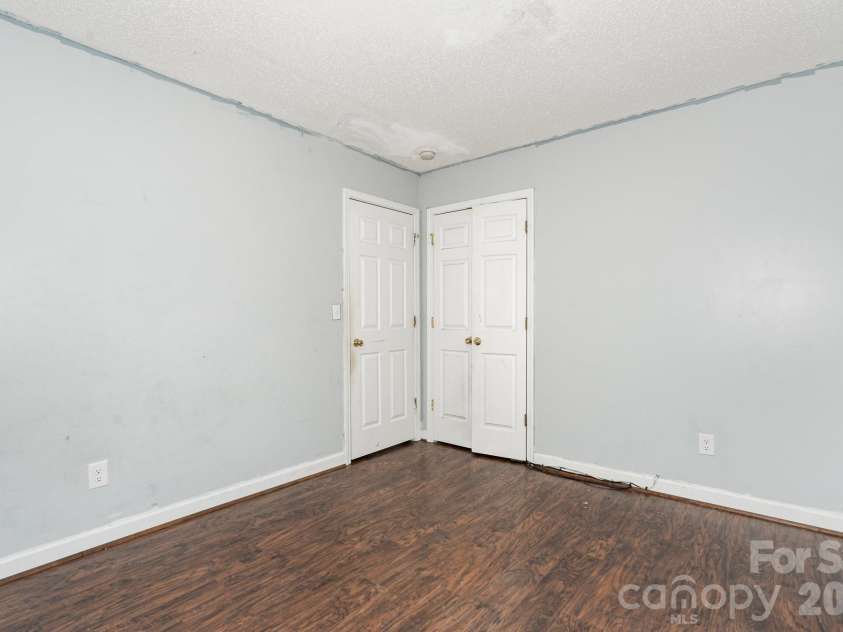 14121 Rouda Lane, Charlotte, NC 28269.  MLS# CAR4316294, YatesRealty ID 6824. 