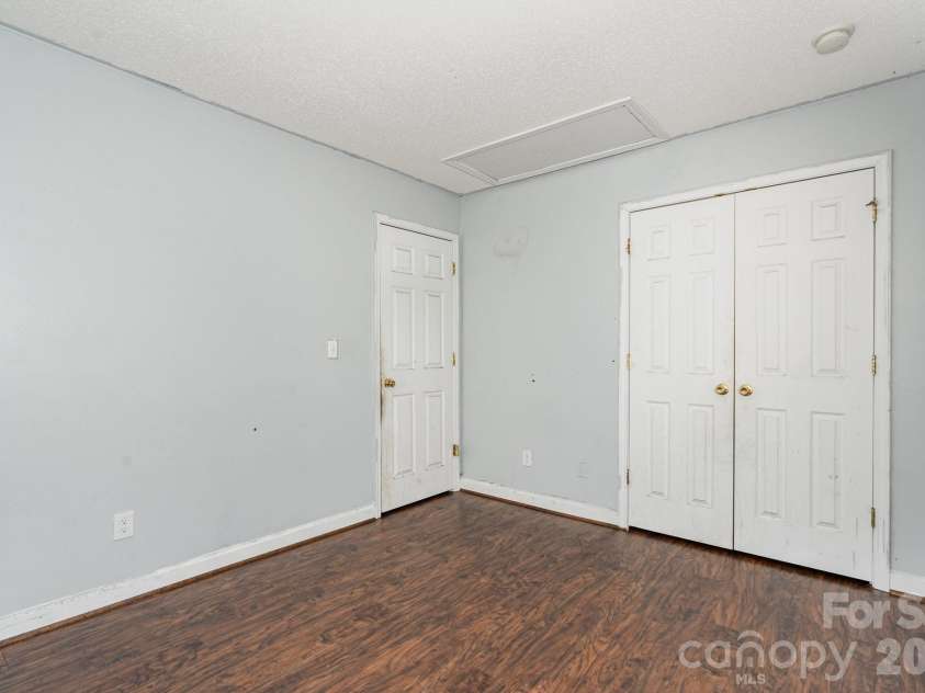 14121 Rouda Lane, Charlotte, NC 28269.  MLS# CAR4316294, YatesRealty ID 6824. 