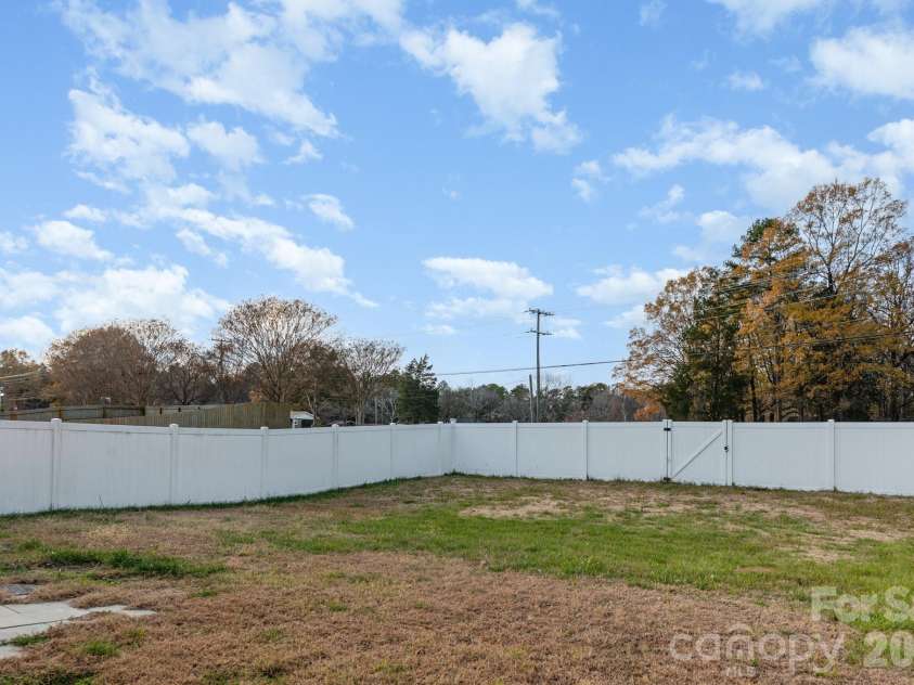 14121 Rouda Lane, Charlotte, NC 28269.  MLS# CAR4316294, YatesRealty ID 6824. 