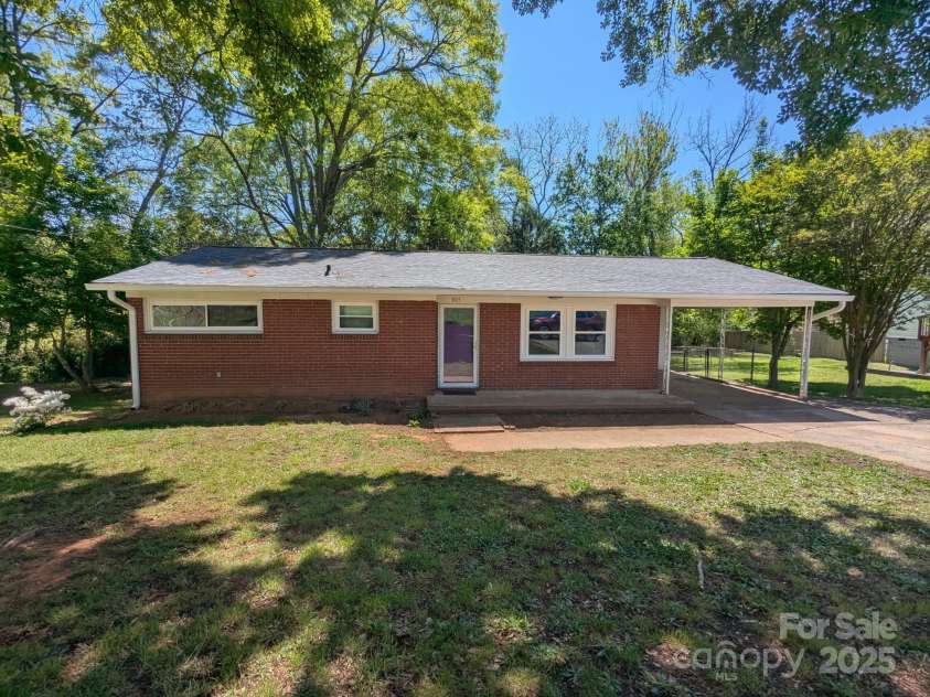 805 Mark Drive, Shelby, NC 28152.  MLS# CAR4245771, YatesRealty ID 6824. Front of house