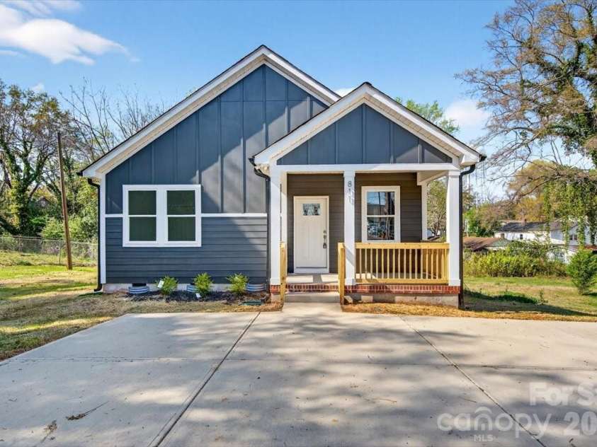 811 Craig Place, Shelby, NC 28150.  MLS# CAR4357072, YatesRealty ID 6825. 