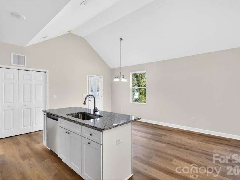 811 Craig Place, Shelby, NC 28150.  MLS# CAR4357072, YatesRealty ID 6825. 