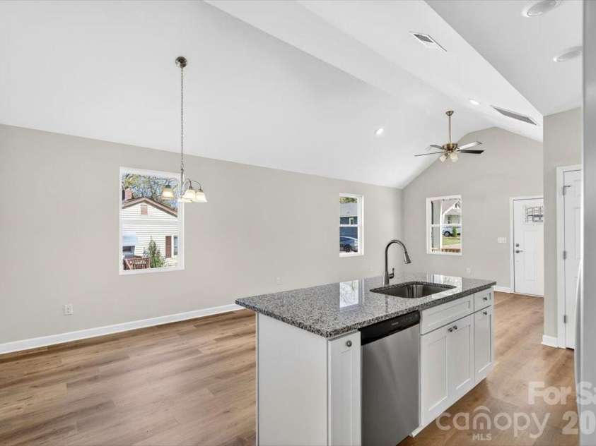 811 Craig Place, Shelby, NC 28150.  MLS# CAR4357072, YatesRealty ID 6825. 