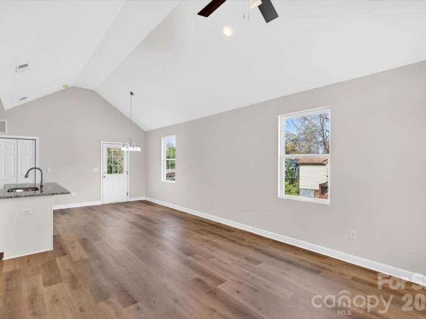 811 Craig Place, Shelby, NC 28150.  MLS# CAR4357072, YatesRealty ID 6825. 