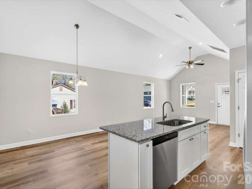811 Craig Place, Shelby, NC 28150.  MLS# CAR4357072, YatesRealty ID 6825. 