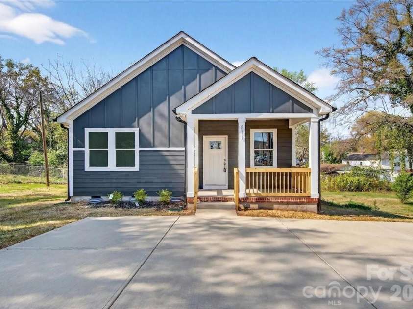 811 Craig Place, Shelby, NC 28150.  MLS# CAR4417974, YatesRealty ID 6825. 
