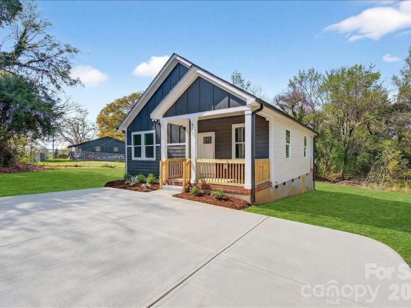 811 Craig Place, Shelby, NC 28150.  MLS# CAR4417974, YatesRealty ID 6825. 