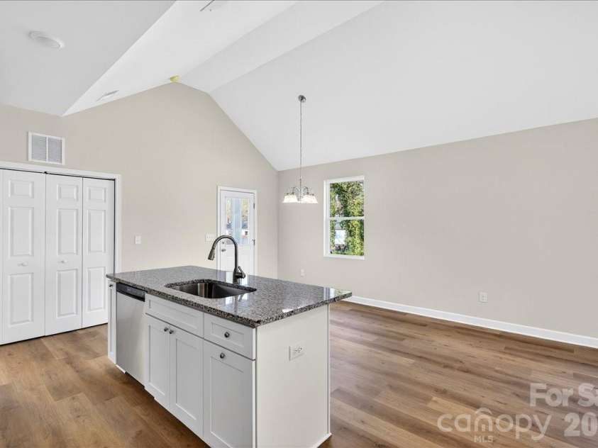 811 Craig Place, Shelby, NC 28150.  MLS# CAR4417974, YatesRealty ID 6825. 