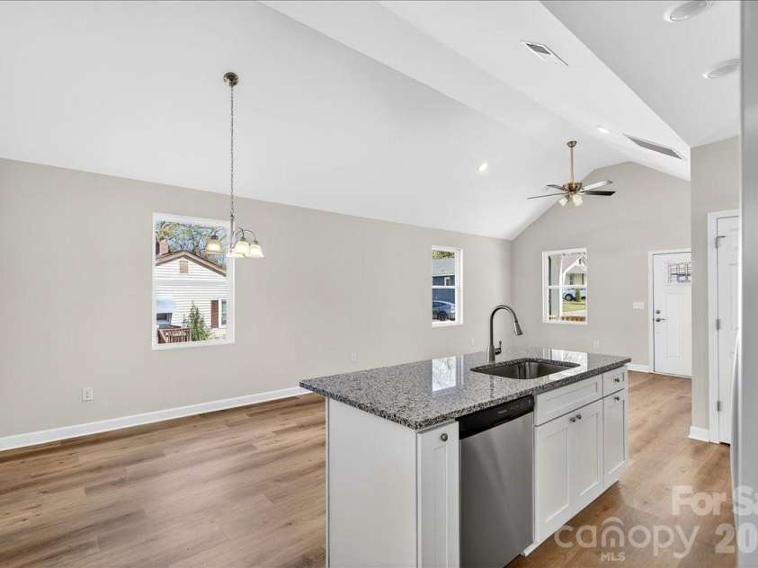 811 Craig Place, Shelby, NC 28150.  MLS# CAR4417974, YatesRealty ID 6825. 