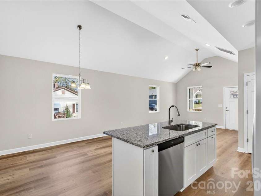 811 Craig Place, Shelby, NC 28150.  MLS# CAR4417974, YatesRealty ID 6825. 