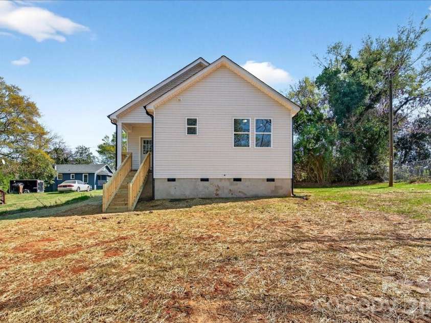 811 Craig Place, Shelby, NC 28150.  MLS# CAR4417974, YatesRealty ID 6825. 