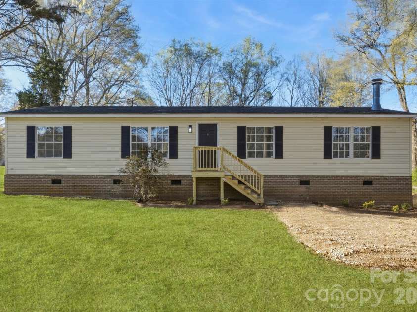 1123 Dallas Stanley Highway, Dallas, NC 28034.  MLS# CAR4359224, YatesRealty ID 6826. 
