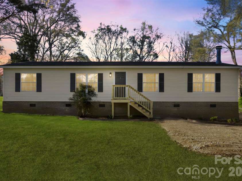 1123 Dallas Stanley Highway, Dallas, NC 28034.  MLS# CAR4359224, YatesRealty ID 6826. 