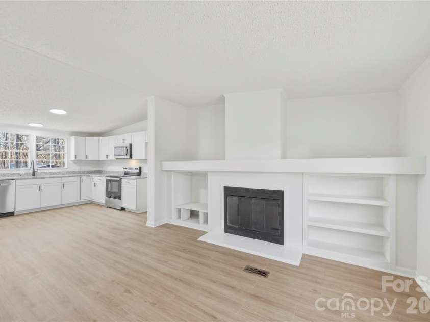 1123 Dallas Stanley Highway, Dallas, NC 28034.  MLS# CAR4359224, YatesRealty ID 6826. 