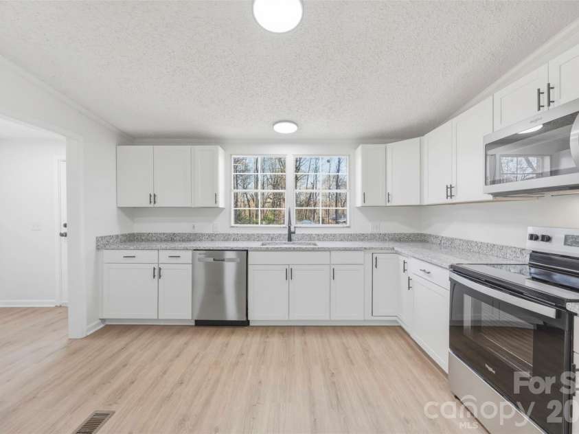 1123 Dallas Stanley Highway, Dallas, NC 28034.  MLS# CAR4359224, YatesRealty ID 6826. 
