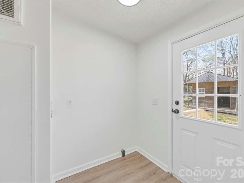 1123 Dallas Stanley Highway, Dallas, NC 28034.  MLS# CAR4359224, YatesRealty ID 6826. 