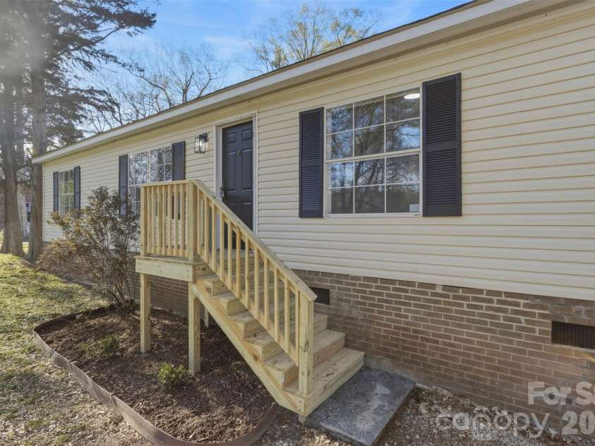 1123 Dallas Stanley Highway, Dallas, NC 28034.  MLS# CAR4359224, YatesRealty ID 6826. 