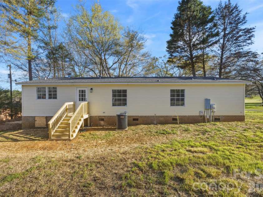 1123 Dallas Stanley Highway, Dallas, NC 28034.  MLS# CAR4359224, YatesRealty ID 6826. 