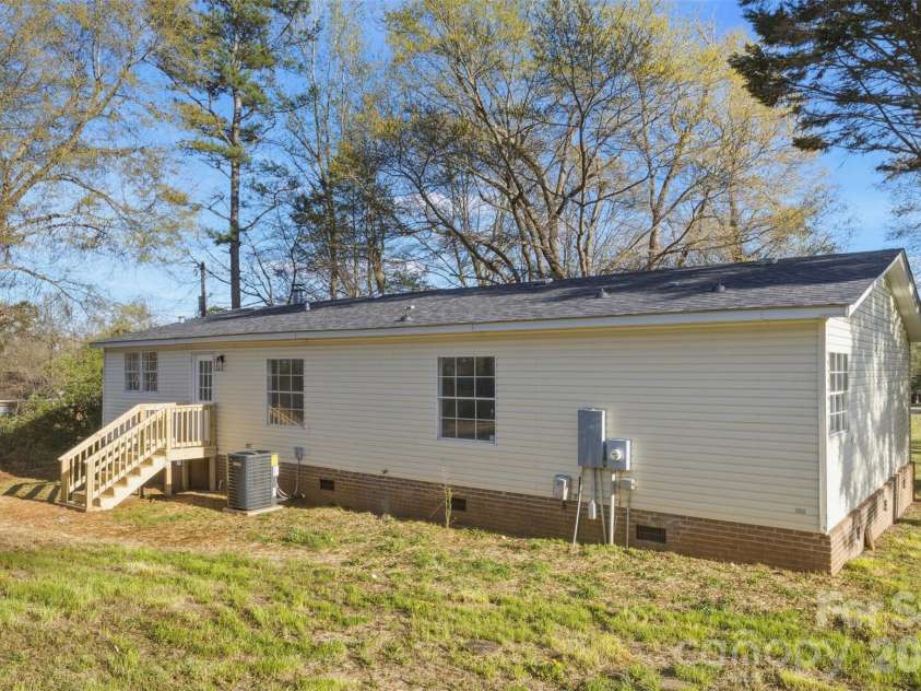 1123 Dallas Stanley Highway, Dallas, NC 28034.  MLS# CAR4359224, YatesRealty ID 6826. 