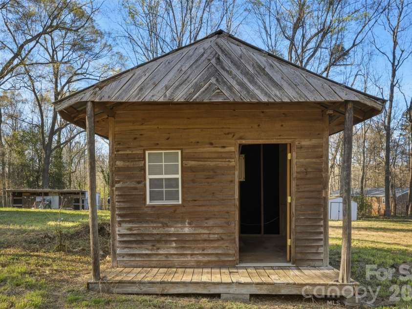 1123 Dallas Stanley Highway, Dallas, NC 28034.  MLS# CAR4359224, YatesRealty ID 6826. 